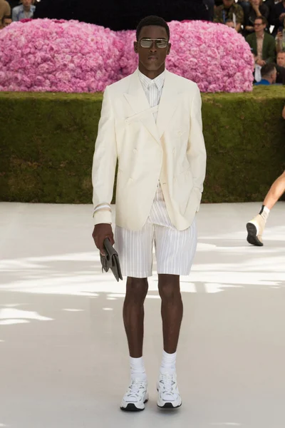 Look 11